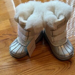 Magellan Outdoors Kids Silver and White Boots